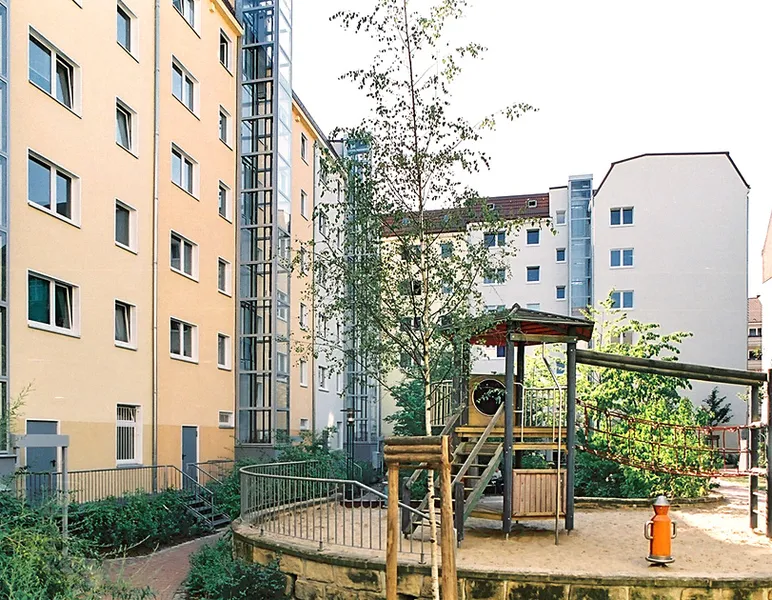 3-Zimmer-Wohnung  - unrenoviert  - WBS 160-220 oder mit Einkommensprüfung größer als 140,01-220 % de — photo 1